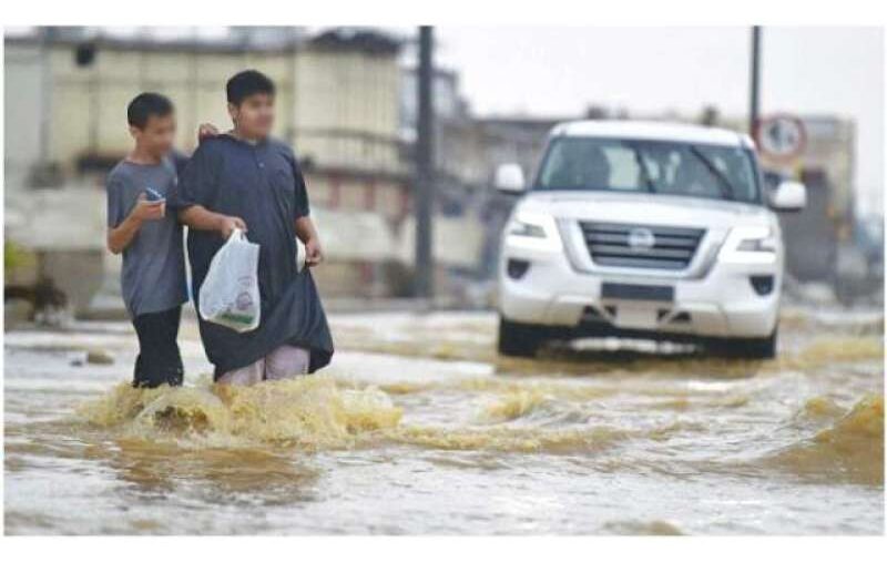 سعودی عرب والے گرم کپڑے نکال لیں، موسلادھار بارشوں کی پیشن گوئی مملکت کے کئی ریجنز میں موسلادھار بارشوں کے باعث سیلابی صورتحال پیدا ہونے کا خدشہ، موسم بھی سرد ہو جائے گا