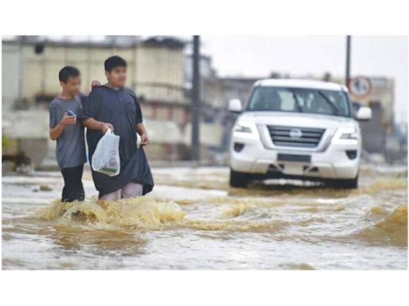 سعودی عرب والے گرم کپڑے نکال لیں، موسلادھار بارشوں کی پیشن گوئی مملکت کے کئی ریجنز میں موسلادھار بارشوں کے باعث سیلابی صورتحال پیدا ہونے کا خدشہ، موسم بھی سرد ہو جائے گا