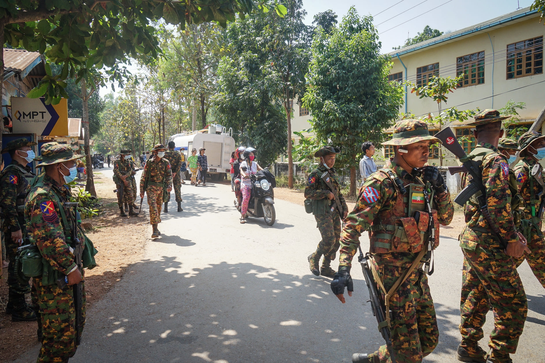 ဘားအံပစ်ခတ်မှုတွင် သန်းခေါင်စာရင်းအတွက်လာသည့် စစ်သား ၃ ဦးသေဆုံး – Myanmar Now