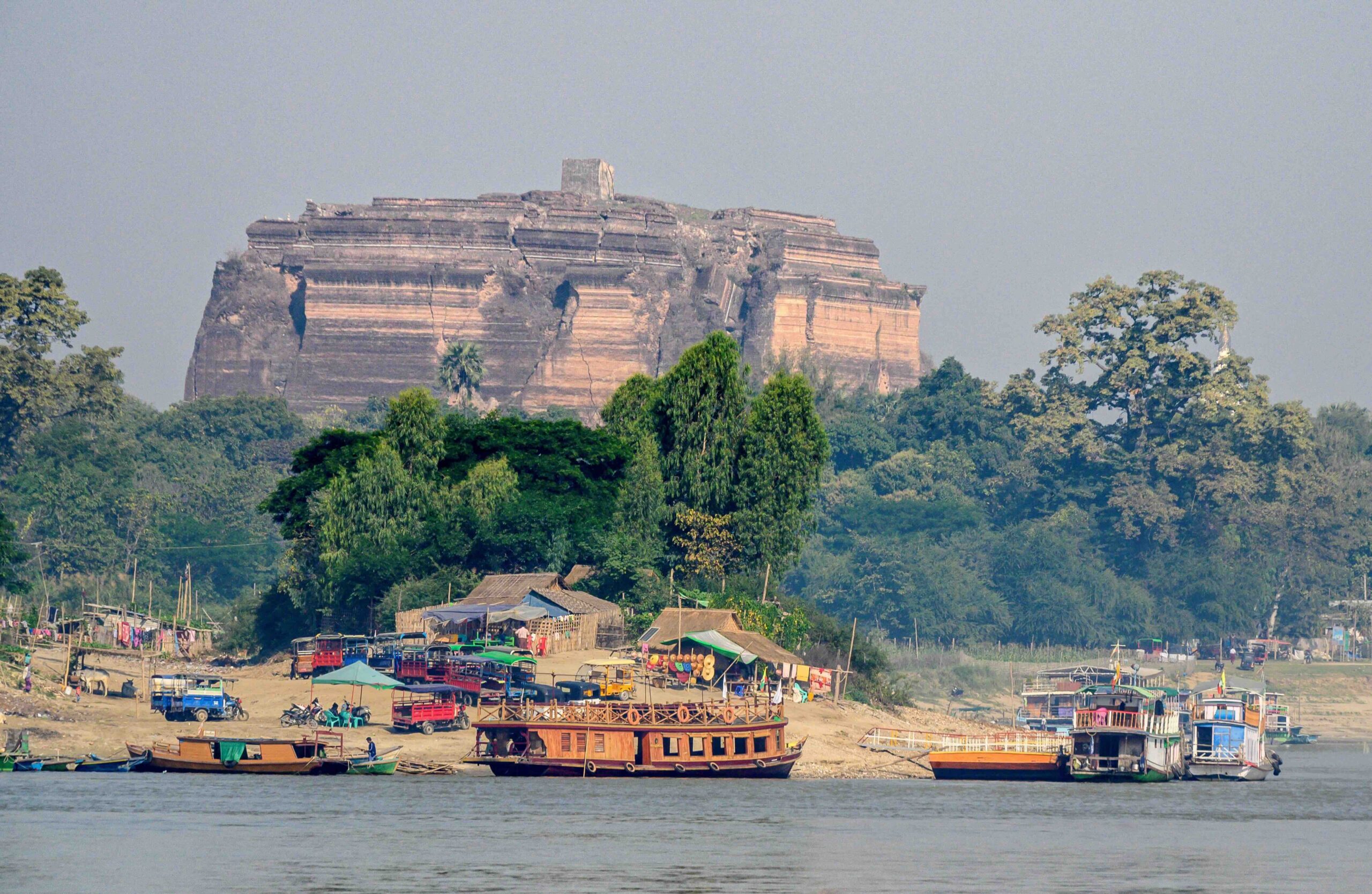 မင်းကွန်းတွင် လက်ဖက်ရည်ဆိုင်ထိုင်နေသော ရဲ ၃ ဦး ပစ်သတ်ခံရ – Myanmar Now