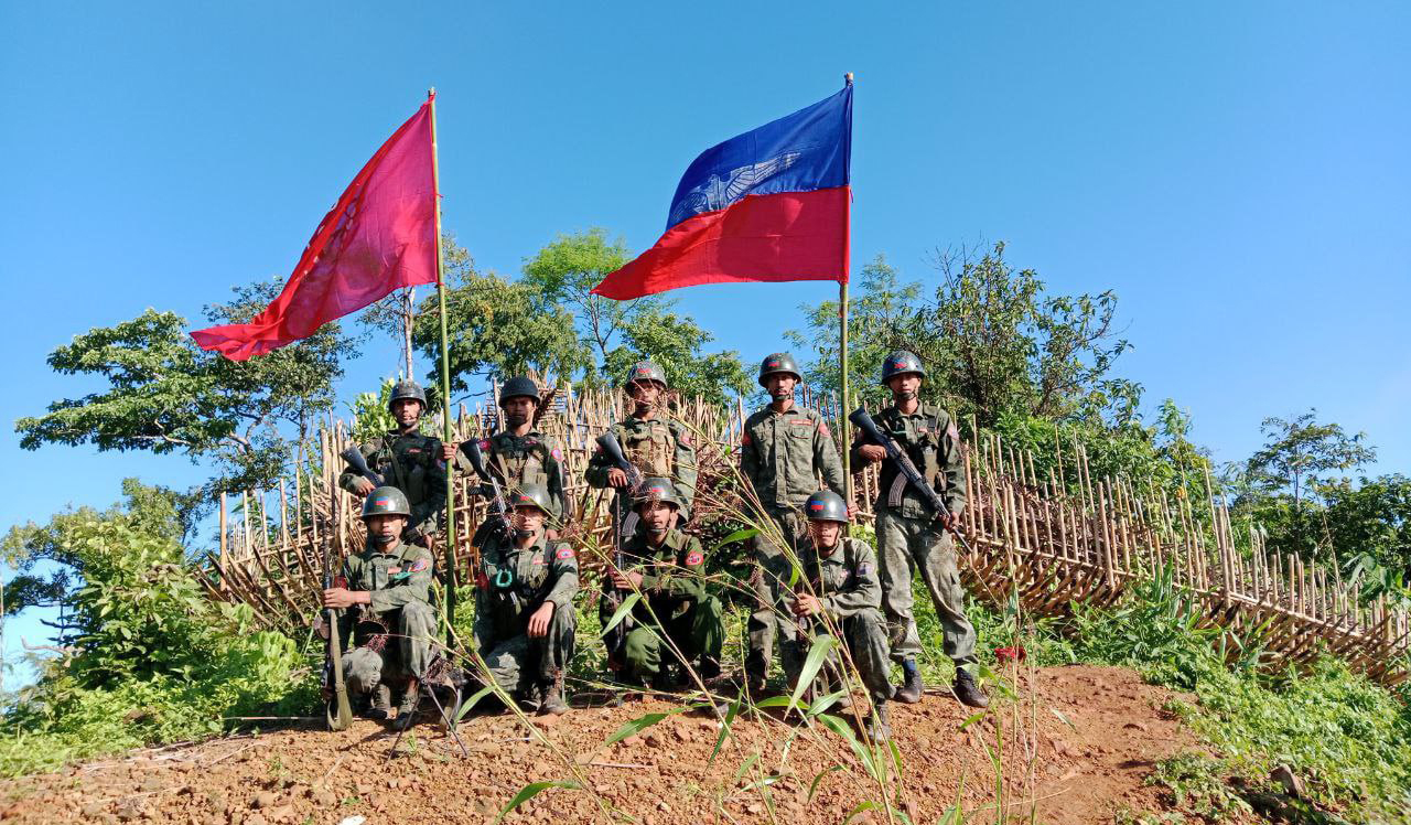 အမ်းတိုက်ပွဲ အနောက်ပိုင်းတိုင်းစစ်ဌာနချုပ်နှင့် ကိုက် ၁၀၀ အကွာသို့ ရောက်ရှိလာ – Western News