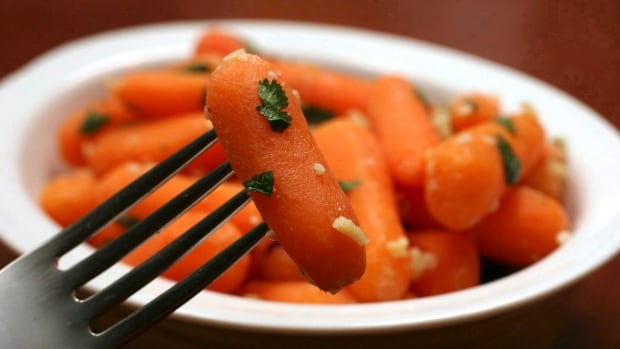 1 product added to organic carrot recall in Canada, CFIA says | CBC News