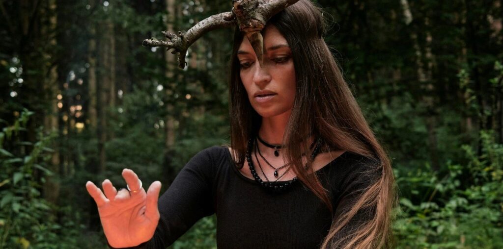 19-year-old Dungeons and Dragons player feuds with friends over her flirtatious characters