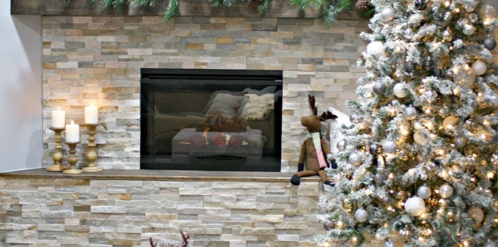 20 Gorgeous Christmas Mantel Decorating Ideas