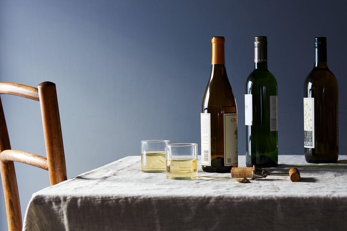 7 Crowd-Friendly Thanksgiving Wines, According To Pros