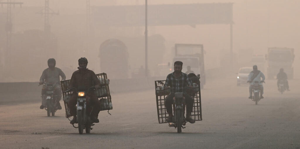 Air pollution levels in Lahore rise 40 times above WHO limit