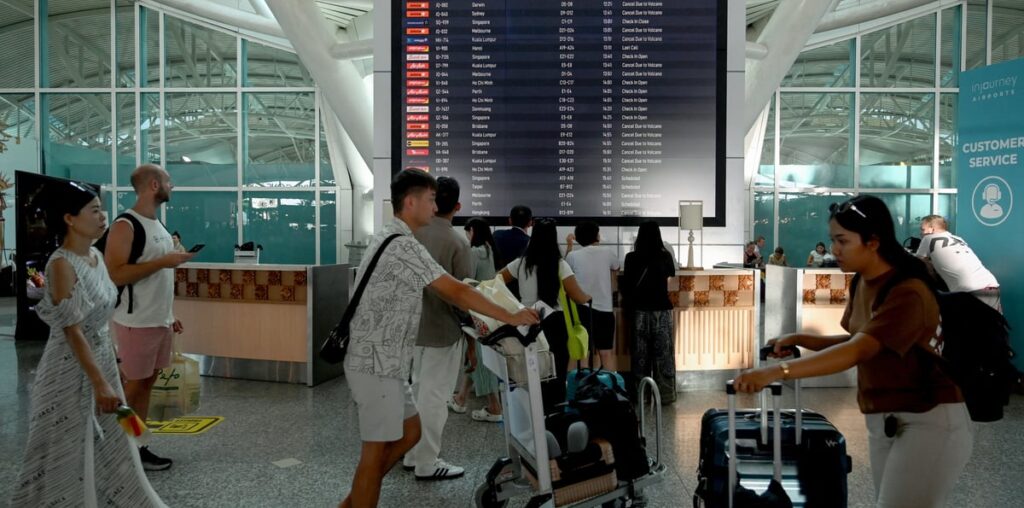 Airlines ground Bali flights after volcano erupts