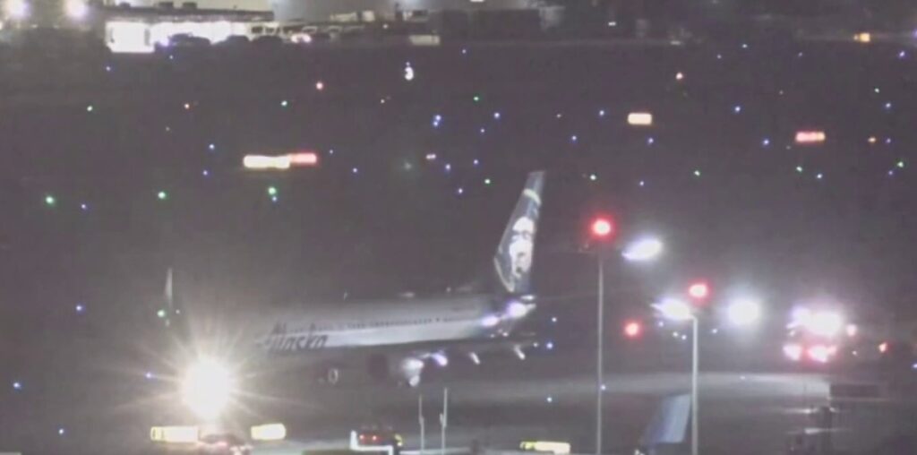 Alaska Airlines flight from Dulles makes emergency landing in Los Angeles