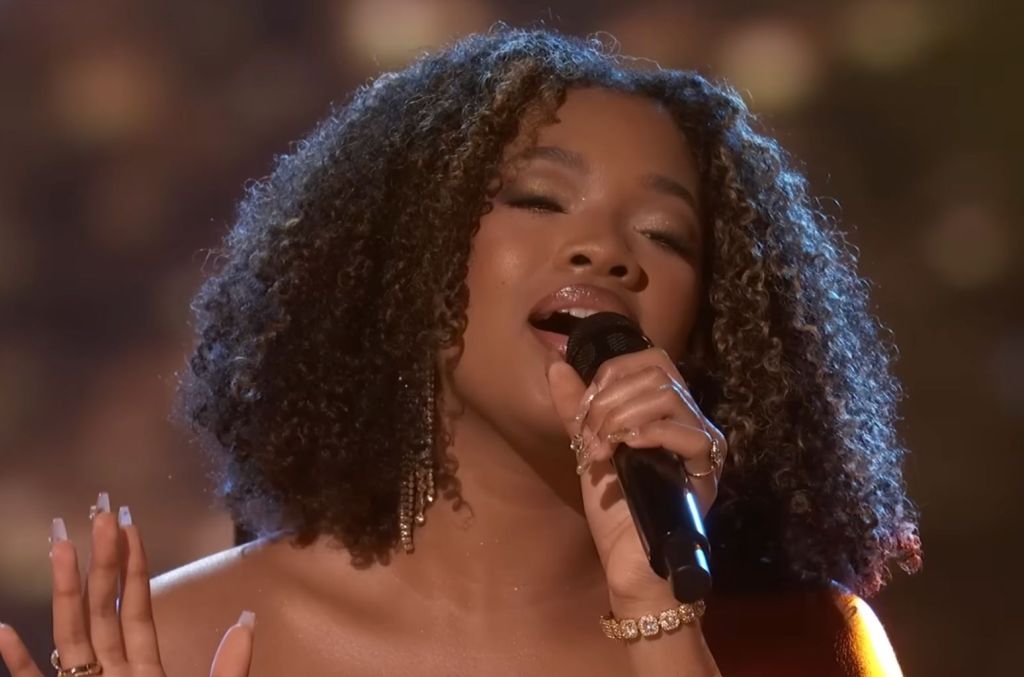 Aliyah Khaylyn Stuns with Whitney Houston Cover on The Voice Playoffs