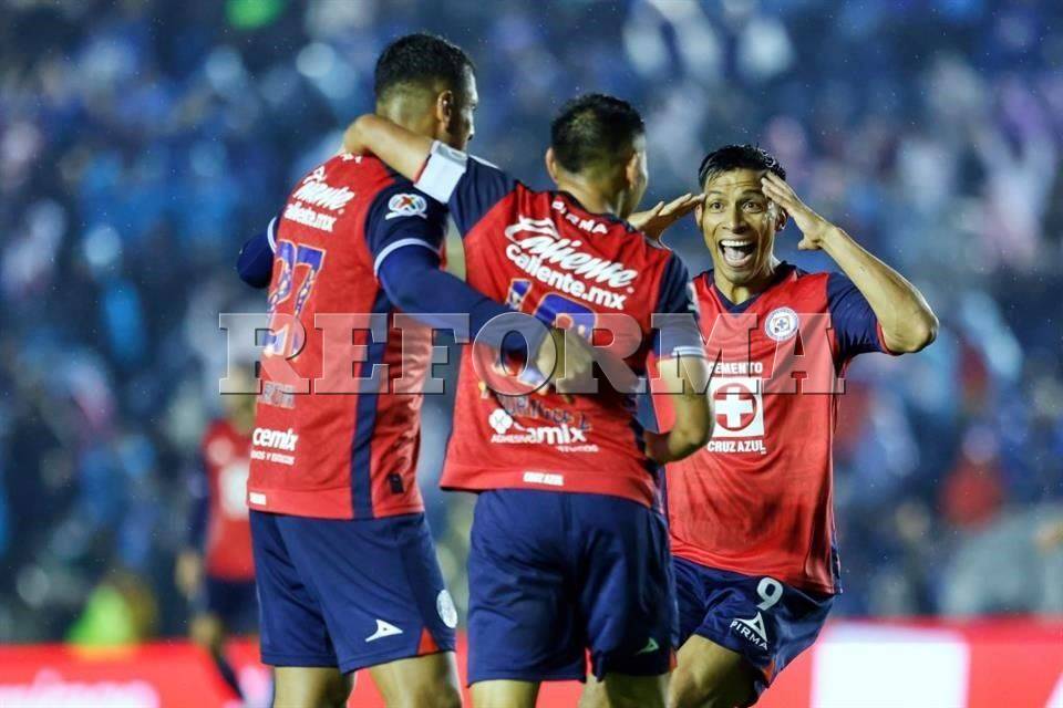 Amarra Cruz Azul liderato y va por récord de puntos