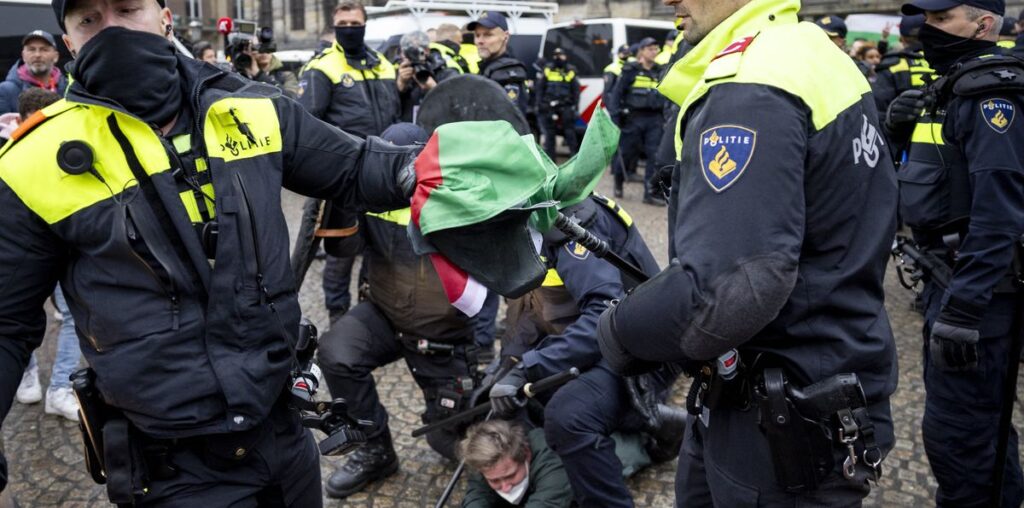 Amsterdam Police Arrest Pro-Palestinian Demonstrators Amid Protest Ban