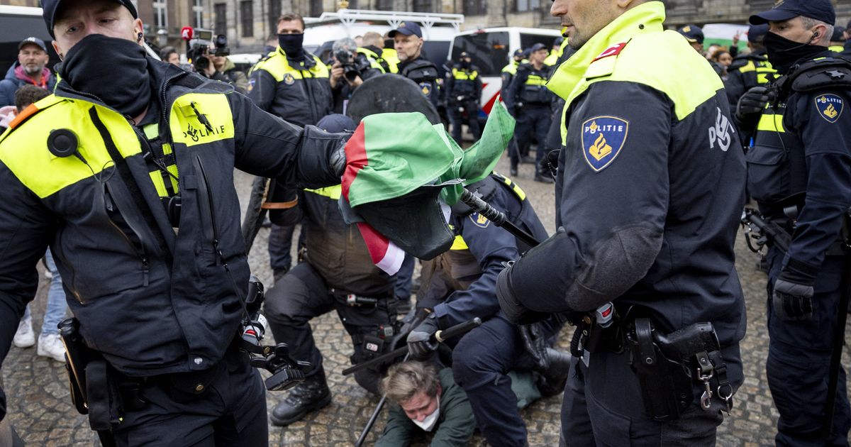 Amsterdam Police Arrest Pro-Palestinian Demonstrators Amid Protest Ban