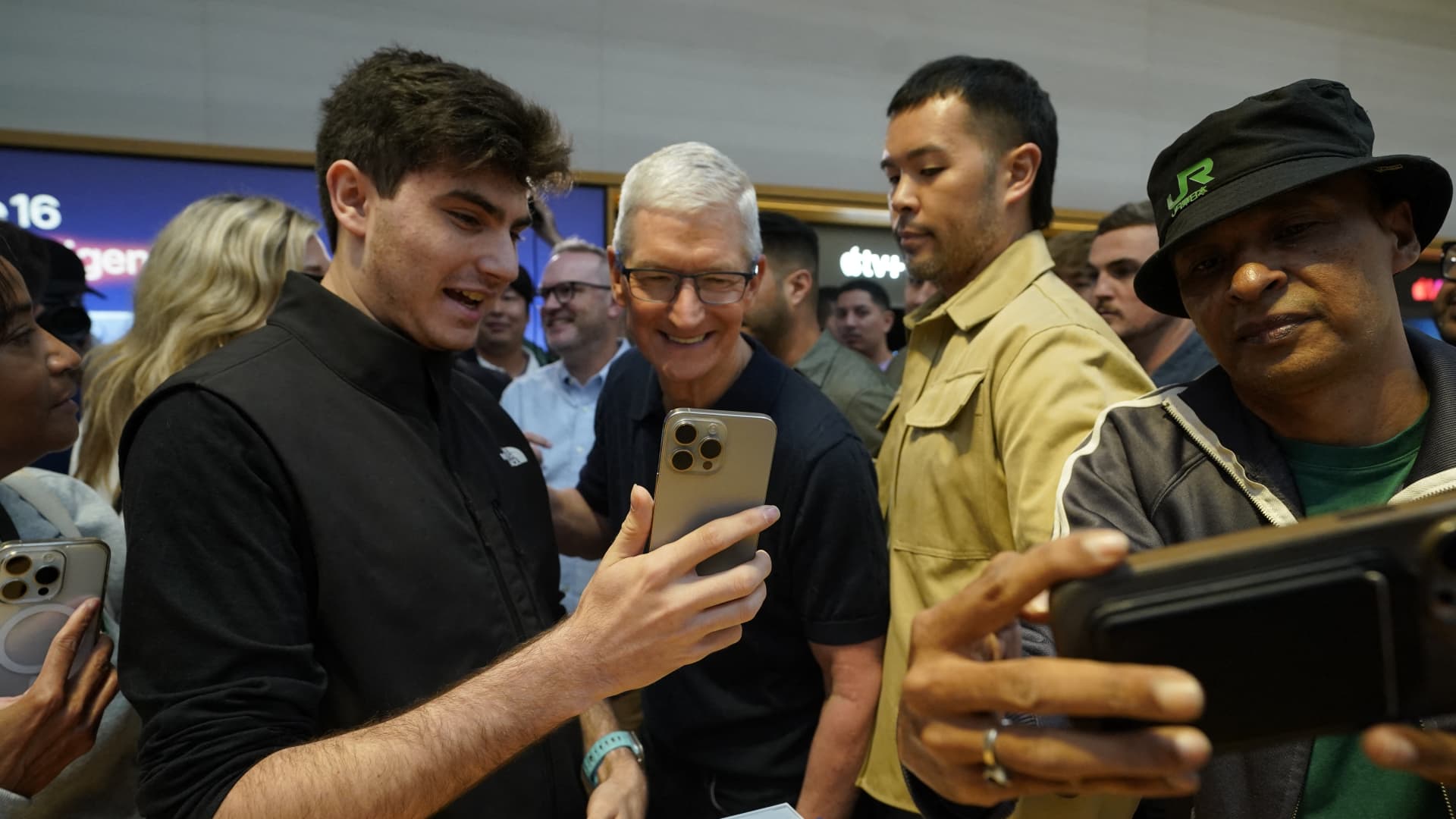 Apple’s services unit is now a $100 billion a year juggernaut after ‘phenomenal’ growth