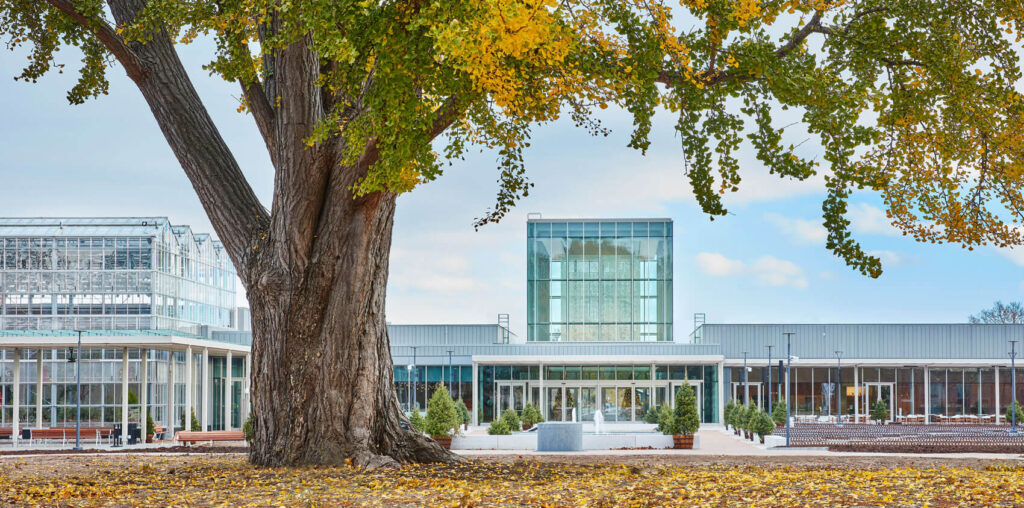 Ayers Saint Gross completes new visitors center for Missouri Botanical Garden