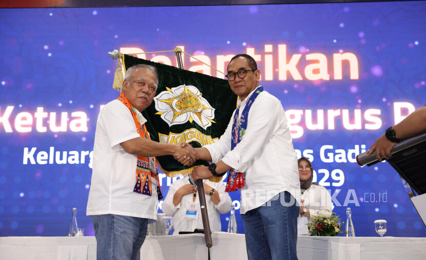 Kepala Otorita IKN, Dr Basuki Hadimuljono (kiri) ditetapkan sebagai Ketua Umum Pengurus Pusat Keluarga Alumni Universitas Gadjah Mada untuk masa bakti 2024-2029. Penetapan alumnus Teknik Geologi UGM ini sebagai ketua umum Kagama ini berdasarkan atas hasil Musyawarah Nasional Kagama XIV yang berlangsung di Hotel Mercure Convention Center Ancol, Jakarta, Sabtu (16/11/2024).