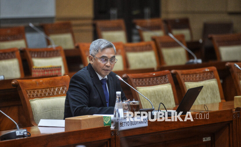 Calon pimpinan (capim) KPK Setyo Budiyanto saat mengikuti uji kelayakan dan kepatutan capim KPK di Komisi III DPR, Kompleks Parlemen, Jakarta, Senin (18/11/2024).