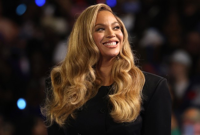 Beyoncé to Perform at Halftime of Texans-Ravens Christmas NFL Game