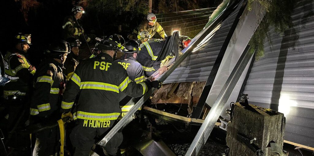 Bomb Cyclone hits Northwest US, killing 2 and causing widespread power outages | Today News