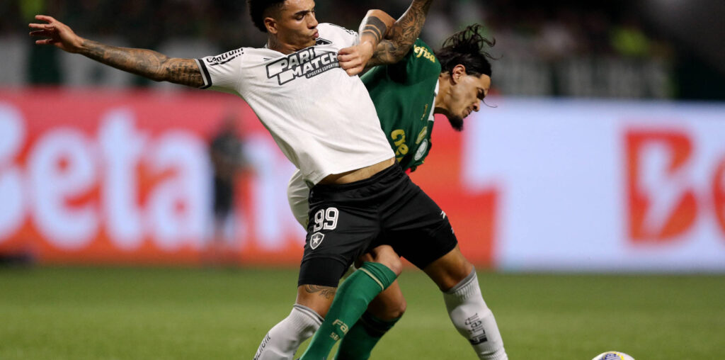 Botafogo celebra força mental, e Palmeiras critica arbitragem