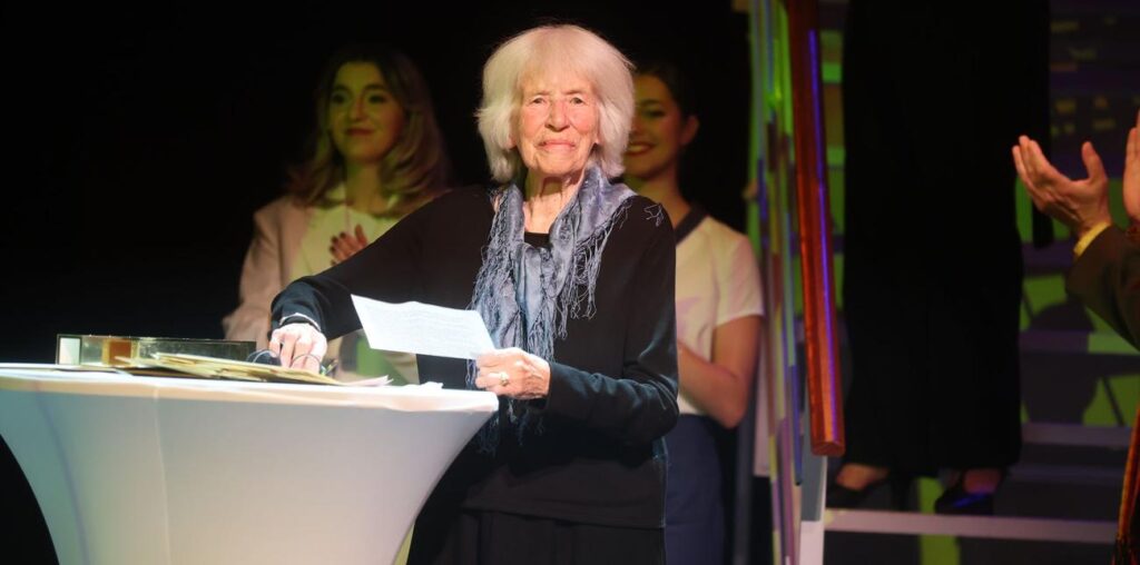 Bühnenschaffende: Nele Hertling bei Deutschen Theaterpreis "Faust" geehrt