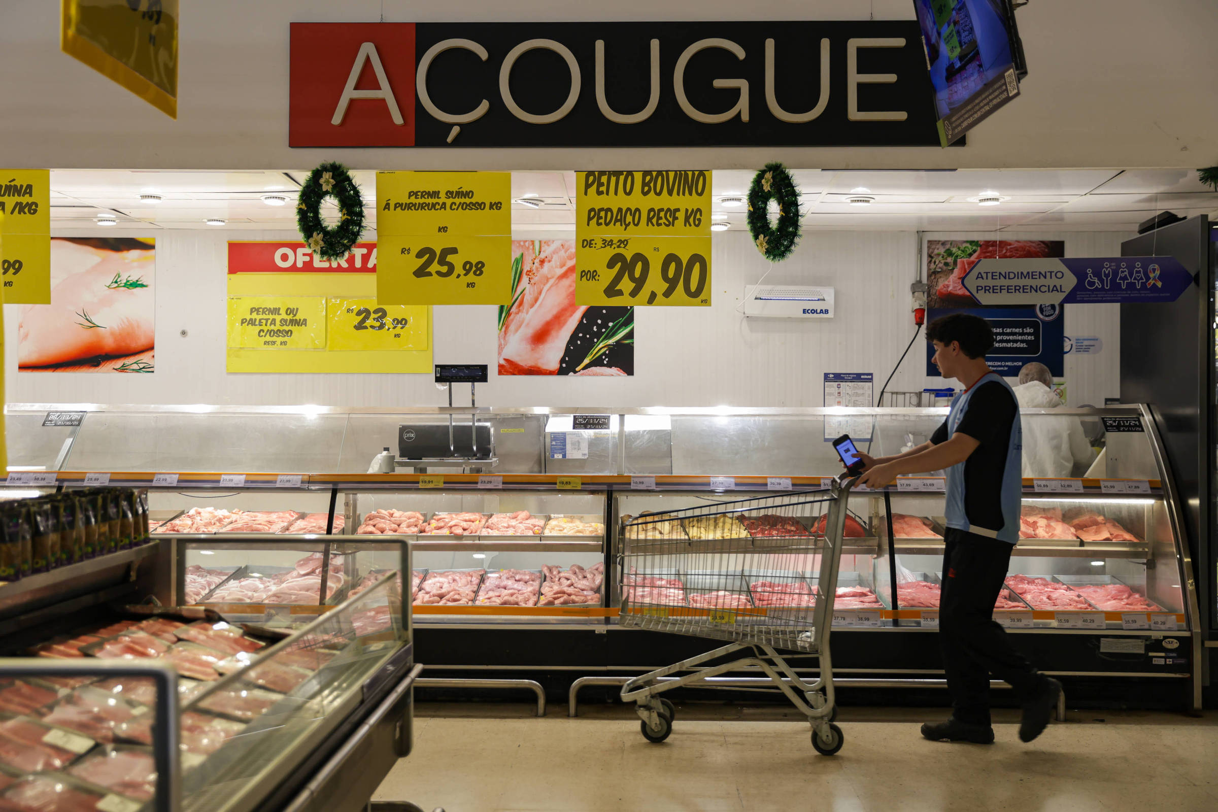 CEO do Carrefour sinaliza retratação a produtores brasileiros após veto a carne do Mercosul