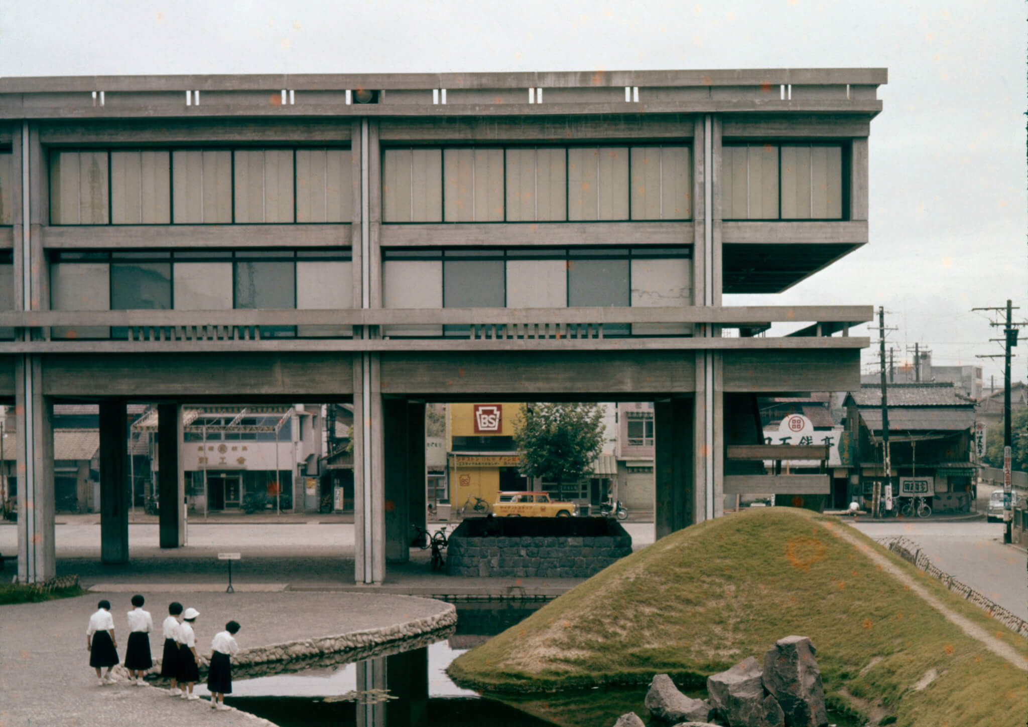 Canadian Centre for Architecture debuts Being There: Photography in Arthur Erickson’s Early Travel Diaries