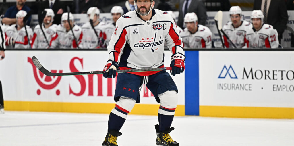 Capitals' Alex Ovechkin to miss 4-6 weeks with fractured fibula, chase for Wayne Gretzky's goal record put on hold