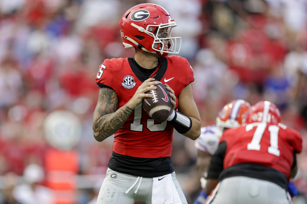 Carson Beck throws 3 picks but also tosses the go-ahead TD pass in No. 2 Georgia’s 34-20 win over Florida