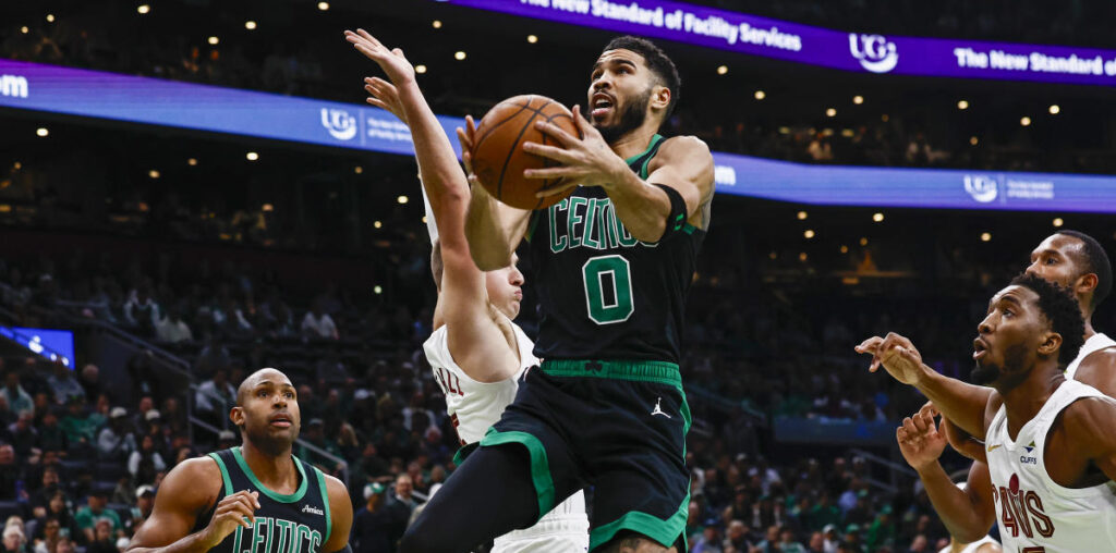 Celtics halt per, hand Cleveland 1st loss after 15-0 start