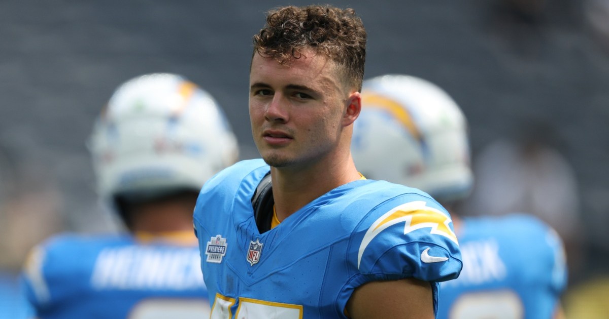 Chargers’ WR Ladd McConkey Suffers Shoulder Injury vs Bengals