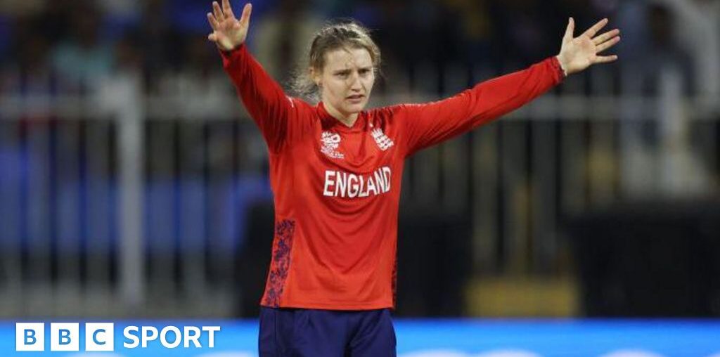 Charlie Dean: Somerset Women sign England all-rounder for 2025