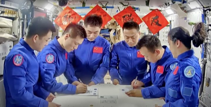 China’s Shenzhou 19 astronauts take the reins of Tiangong space station (video)