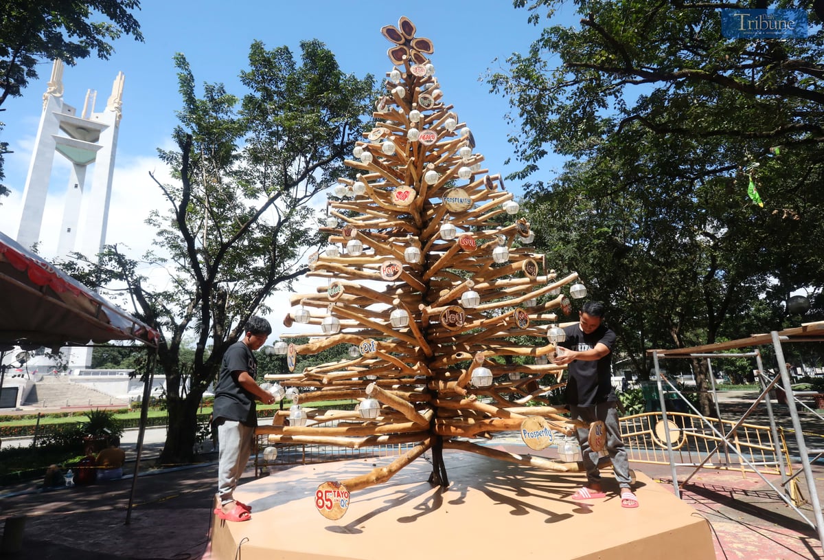 Christmas tree decoration at Quezon Memorial Circle