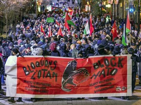 Cohen: Protesters should learn more about NATO before smashing windows at the Palais des congrès