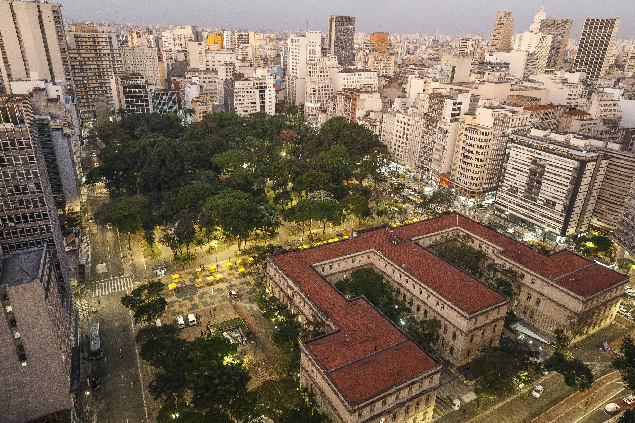 Conselho discute cercar praça da República para reduzir roubos