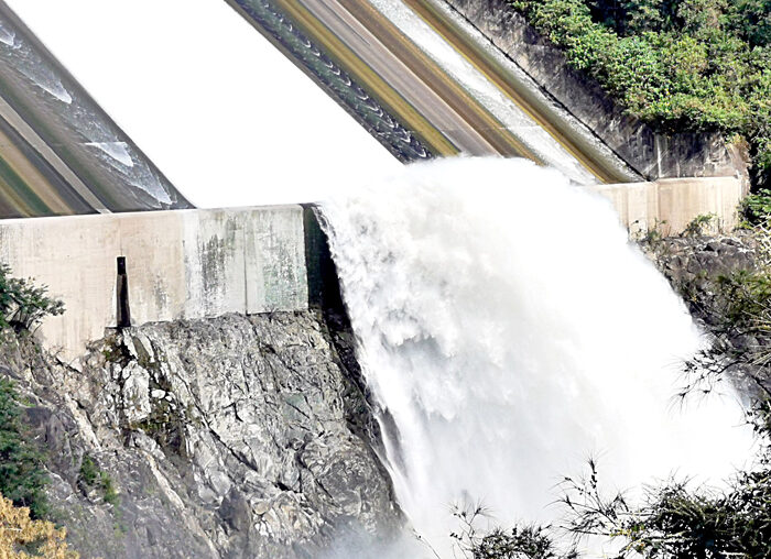 Curtain of cascading water