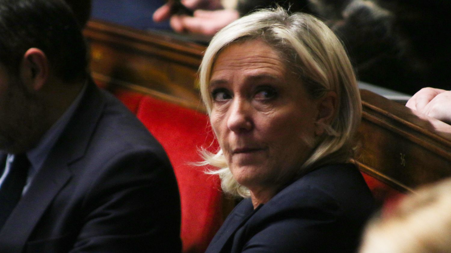 DIRECT. Budget : Marine Le Pen donne “jusqu’à lundi” à Michel Barnier pour répondre aux exigences du RN et éviter une censure