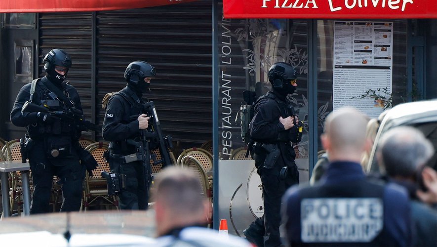 DIRECT. Prise d’otage dans un restaurant à Issy-les-Moulineaux : les quatre employés libérés, le suspect “suicidaire” appréhendé