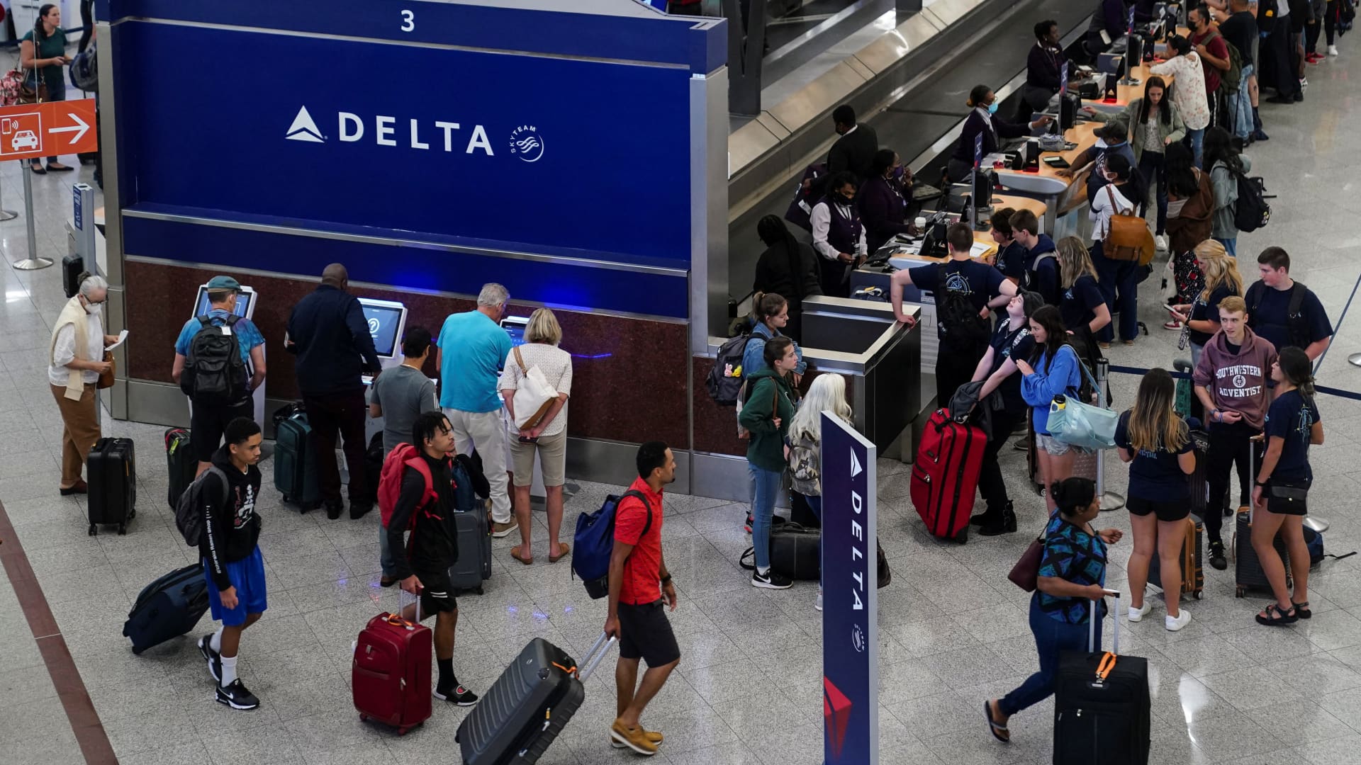 Delta expects higher profits thanks to high-end travel and ‘resilient economy’