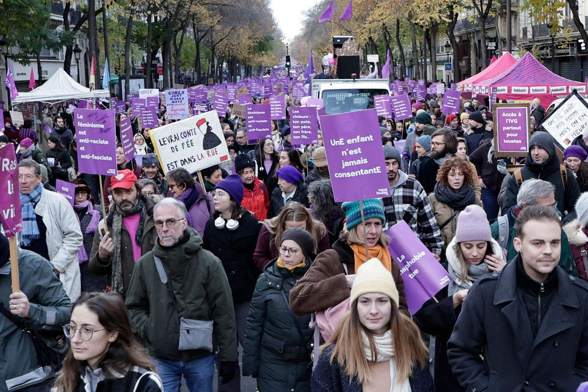 Des dizaines de rassemblements contre les violences faites aux femmes en plein procès Mazan