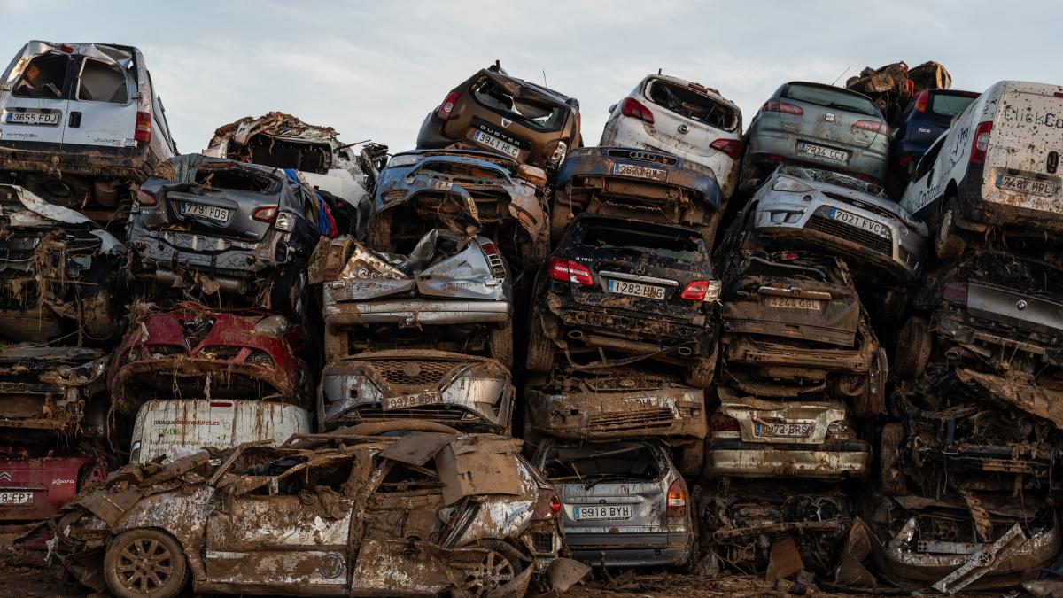 Detectan riesgo tóxico en los cementerios de coches de Valencia y piden su descontaminación inmediata