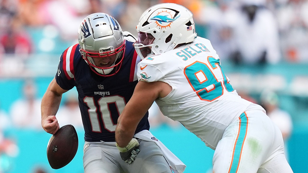 Dolphins’ Zach Sieler performs Trump dance after big play vs Patriots