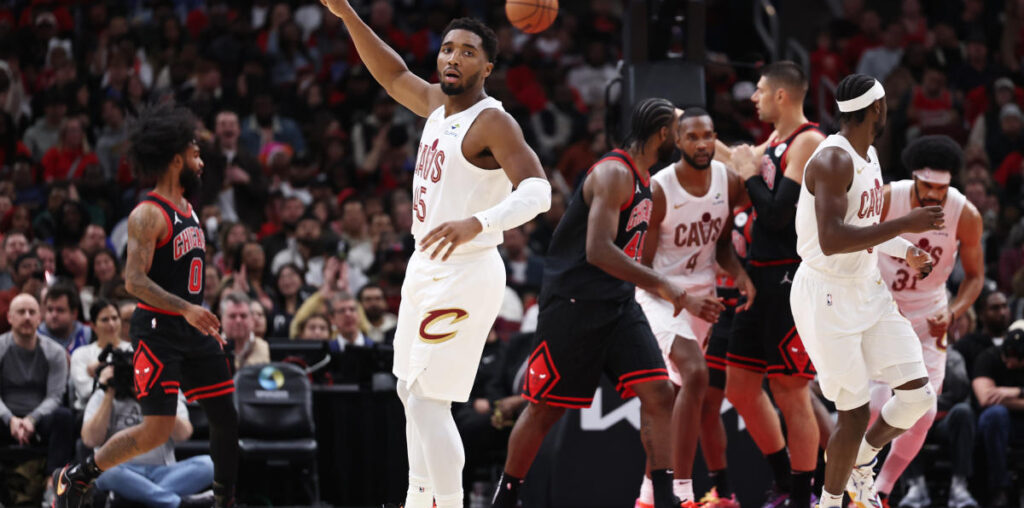 Donovan Mitchell leads Cavaliers past Bulls to keep undefeated 12-0 start intact