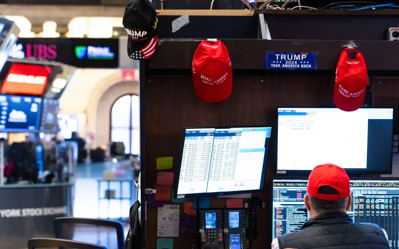 Dow hits record high, extending post-US election rally