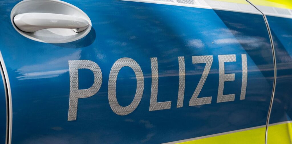 Einsatz in Gaststätte: Polizei findet nach Drogenverdacht Falschgeld und Waffe