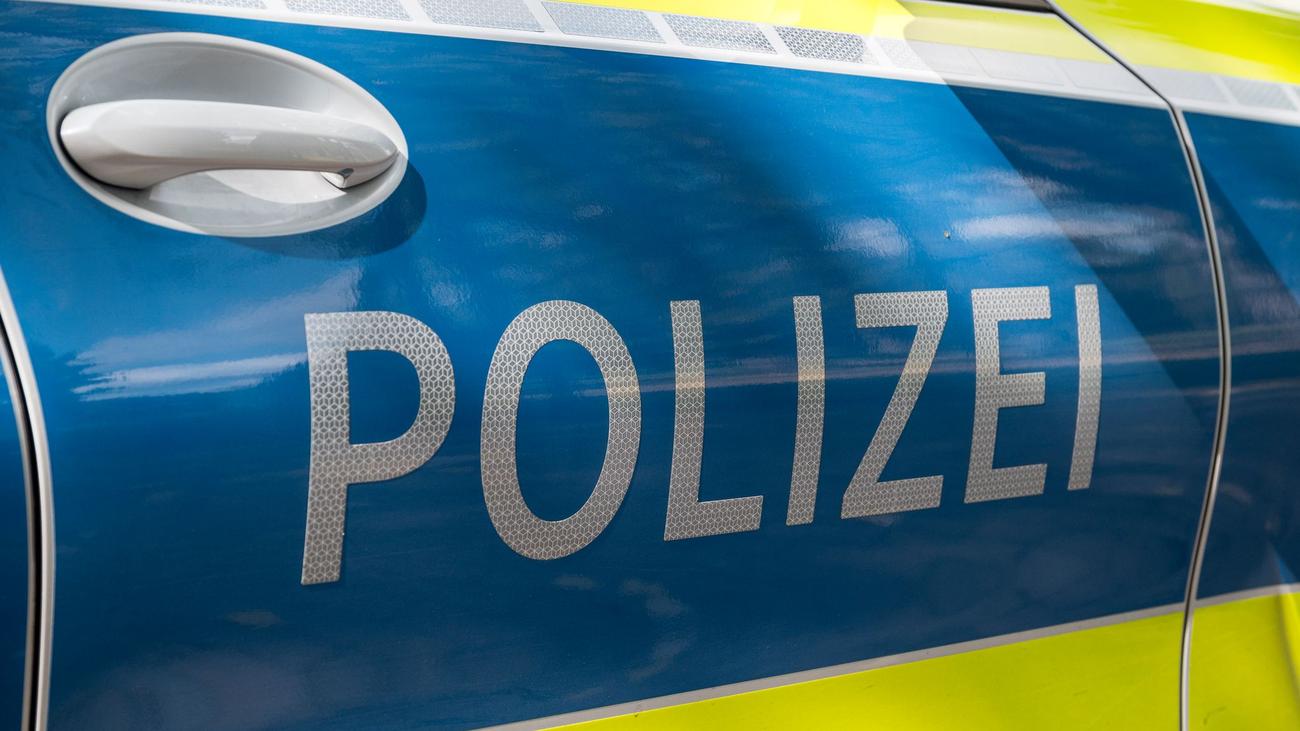 Einsatz in Gaststätte: Polizei findet nach Drogenverdacht Falschgeld und Waffe