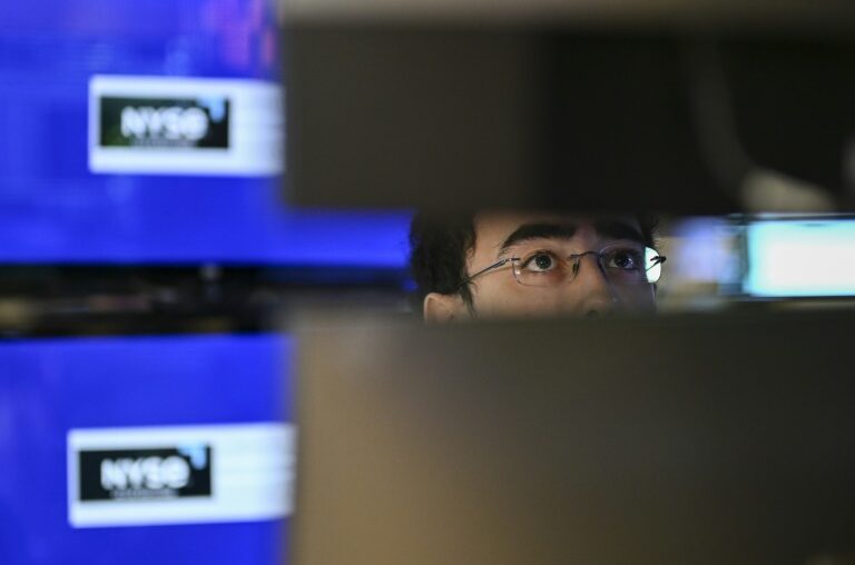 European stocks fall on Ukraine-Russia fears, US focused on earnings