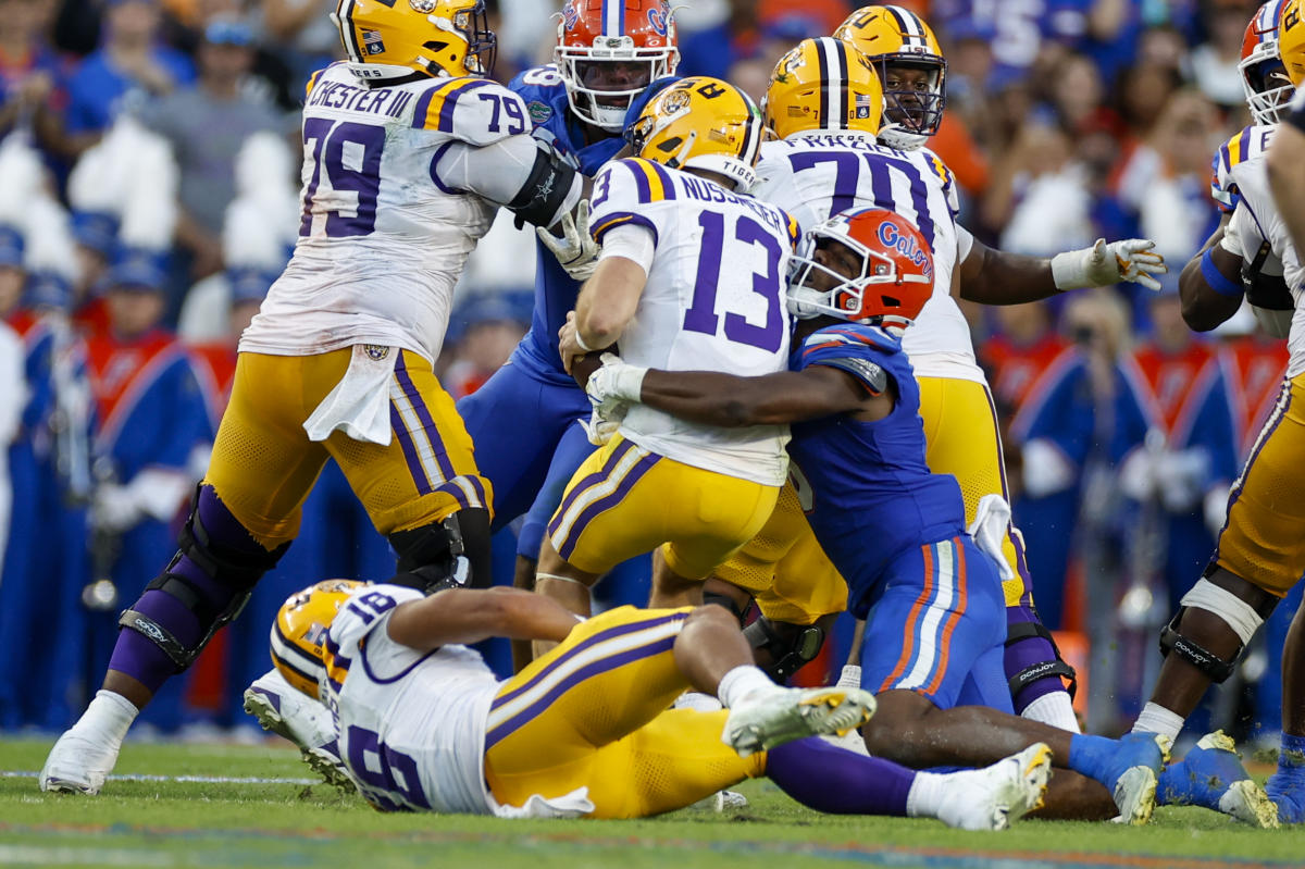 Florida significantly boosts its bowl hopes with a 27-16 win over No. 22 LSU