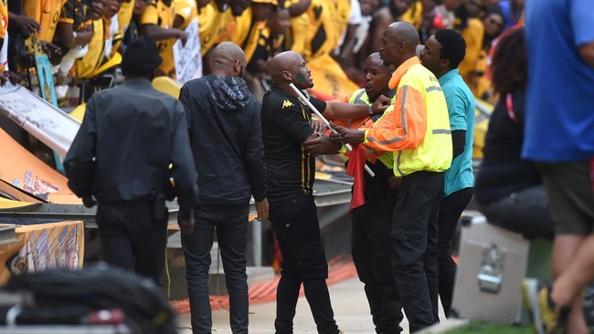 Four arrested for pitch invasion, selling fake tickets at Kaizer Chiefs vs Sundowns spectacle