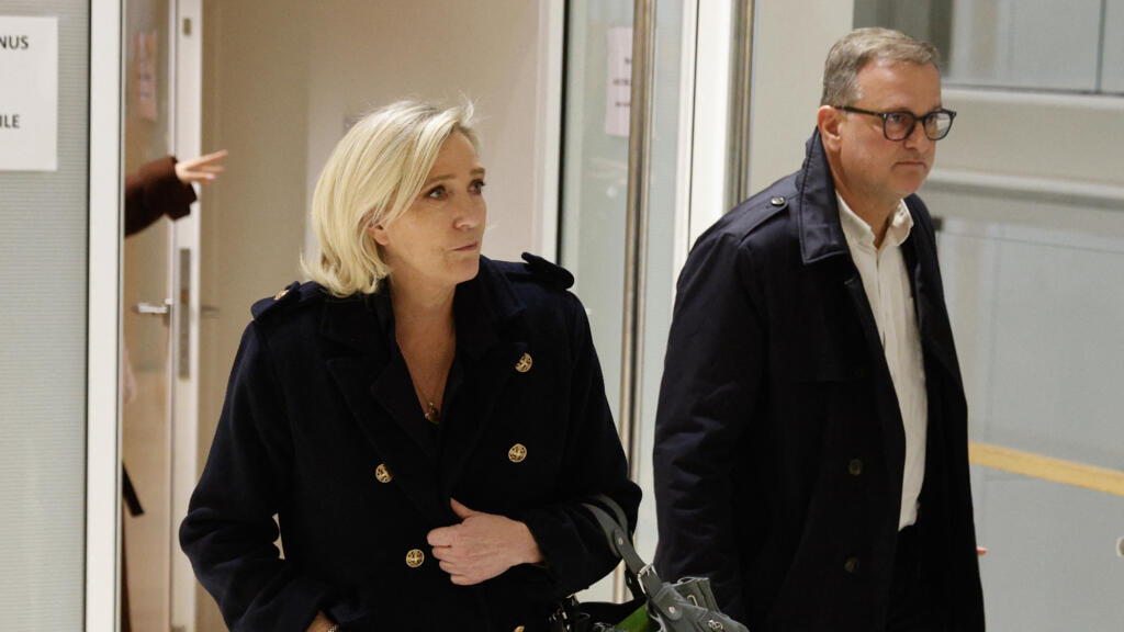 French prosecutors demand jail time, ban on public office for Le Pen over embezzlement charges